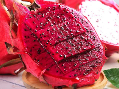 Suka Makan Buah Naga? Ini Manfaatnya